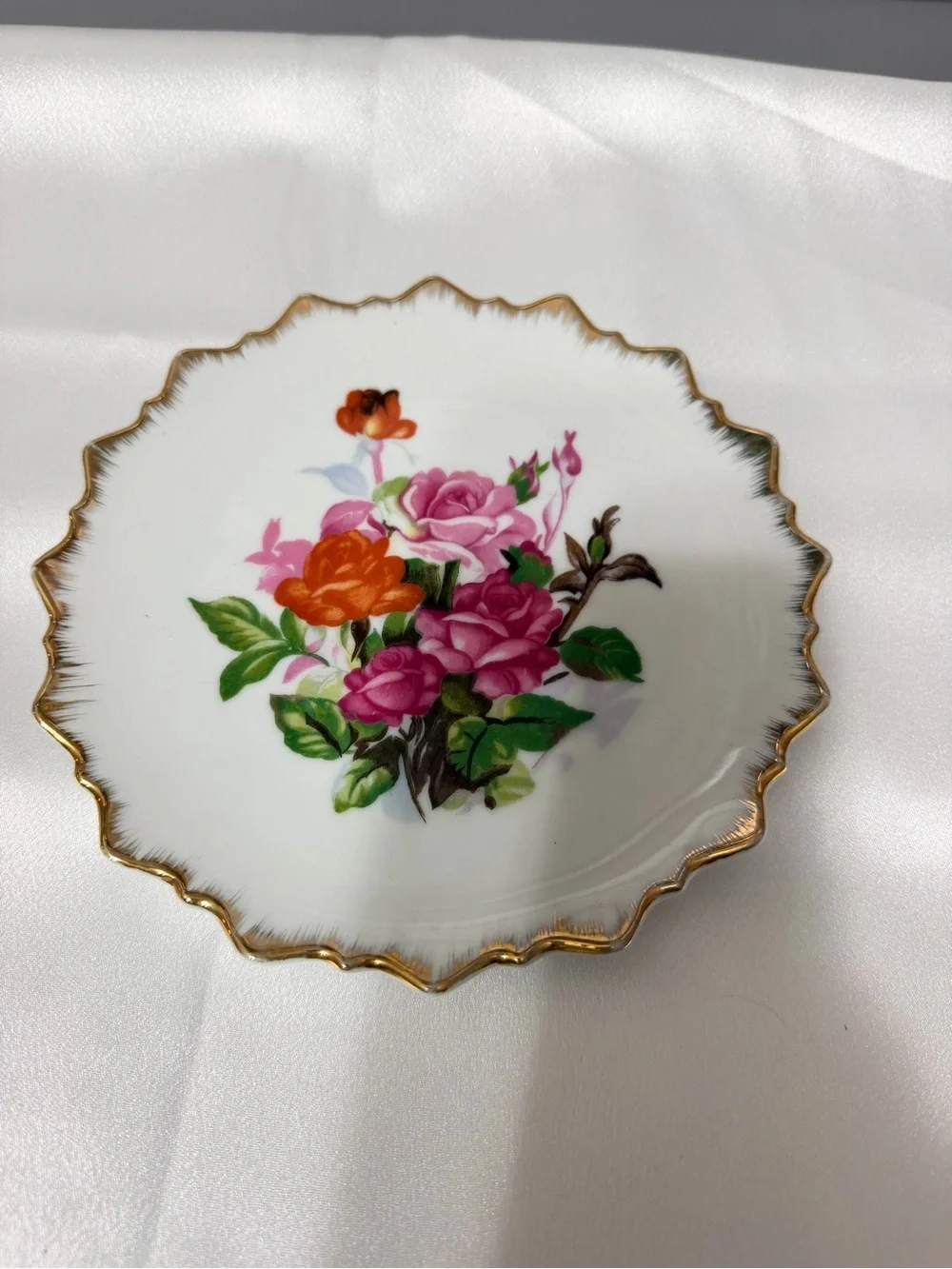 Vintage Dee Bee Co Japan Floral Porcelain Plate Scalloped Gold Trim 8”